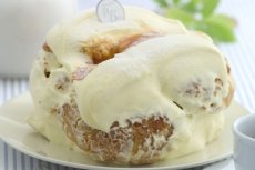 画像4: ジャンボシュークリーム「キャベツ畑」＆「ぷちぷちたまご５個」セット【道内送料込み】 (4)