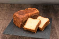 画像2: ジャンボシュークリーム「キャベツ畑」＆「デニッシュ食パン（プレーン）」セット【道内送料込み】 (2)