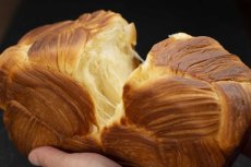 画像4: ジャンボシュークリーム「キャベツ畑」＆「デニッシュ食パン（贅沢ショコラ）」セット【道内送料込み】 (4)